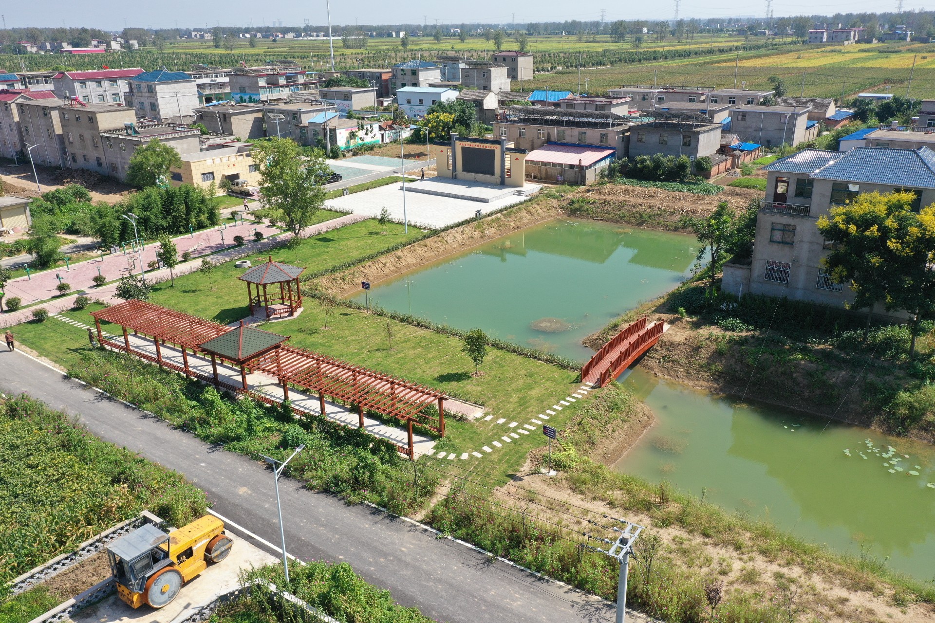 潁泉區(qū)2020年農(nóng)村環(huán)境整治項(xiàng)目大周村文化廣場(chǎng).JPG